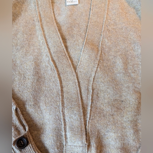 Chloe Beige Wool Deep V Cardigan w/Pockets & Buttons - Picture 7 of 11